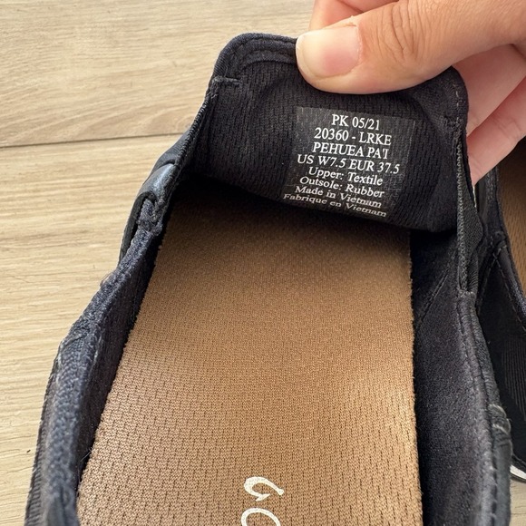 OluKai Pehuea Pai Women's Size 7.5 Black Camo Casual Slip On Sneakers Shoes - Picture 5 of 6